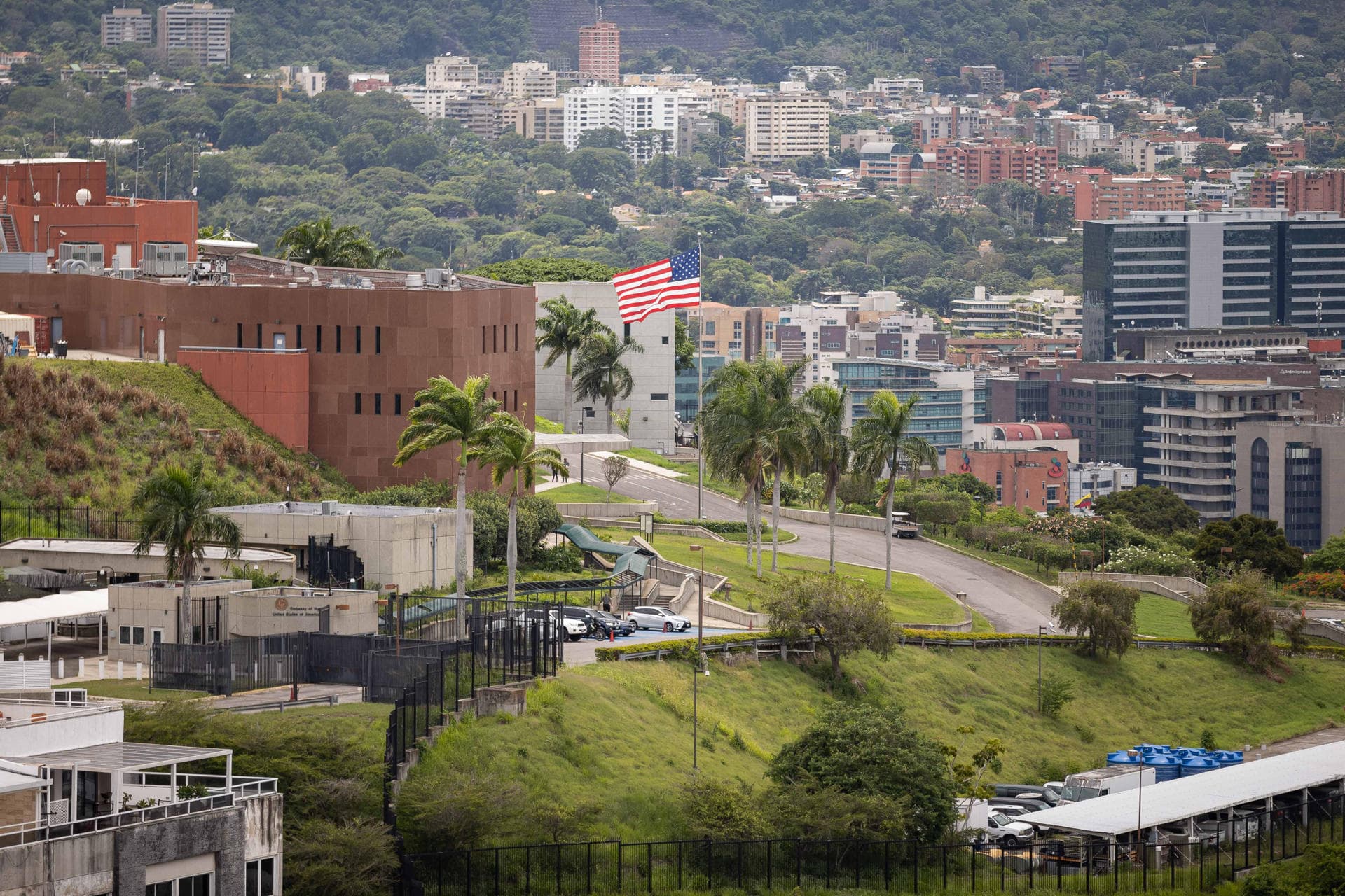 Embajada de EEUU en Caracas agradeció a MGA Entertainment por donar 3.300 juguetes a niños de La Guaira