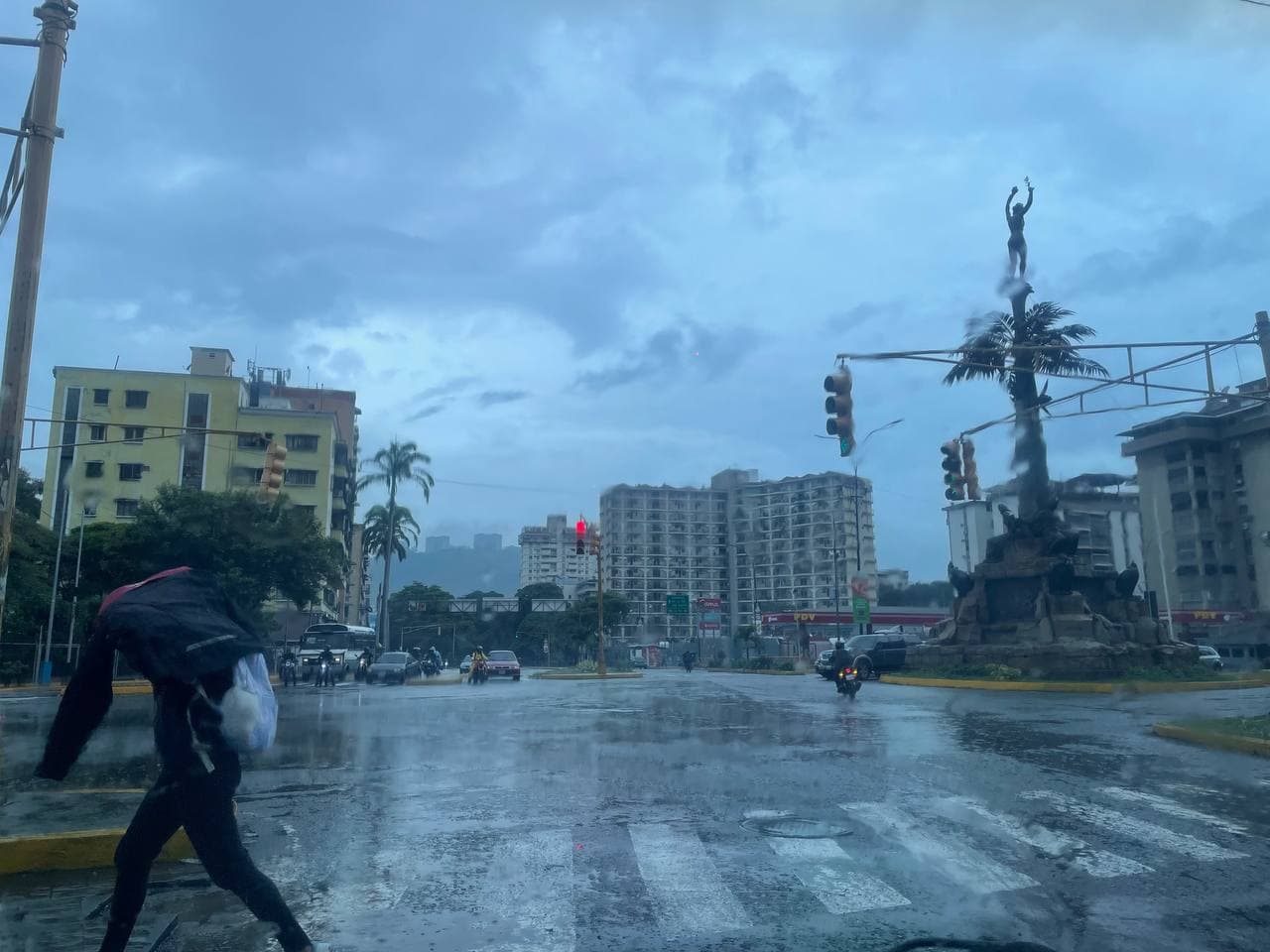 EN VIDEOS | Lluvias inundaron vías de Caracas tras el paso de la onda tropical 55