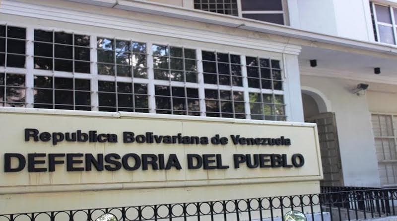 Jubilados de la Defensoría del Pueblo exigieron restitución de beneficios laborales (VIDEO)