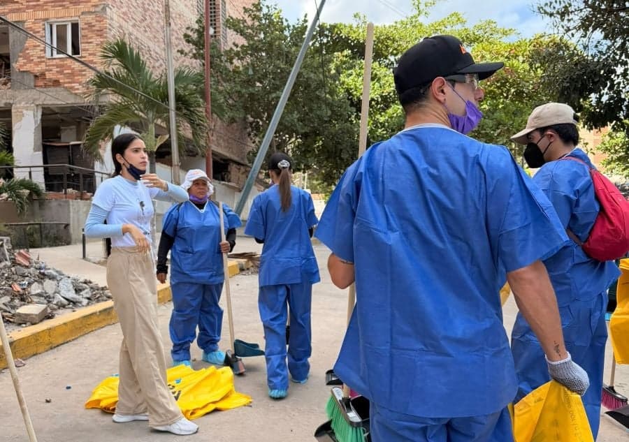 Unidos por La Guaira: voluntarios recogen 1.700 bolsas de desechos y suman manos para una cuarta jornada